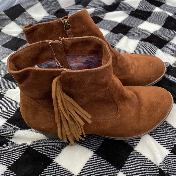 brown suede wedge boots with fringe - Picture 1 of 4